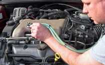 Как определить что стучит в двигателе автомобиля — причины и пути решения неисправности при запуске на холостых, холодную и горячую