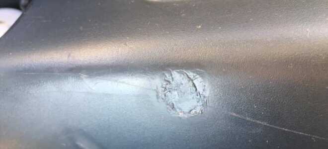 Как убрать царапины на пластике автомобиля: секреты, как в салоне и на бампере удалить царапины и вернуть пластику черный цвет